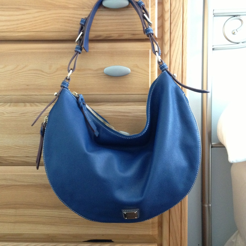 AUTHENTIC Dooney & Bourke leather handbag